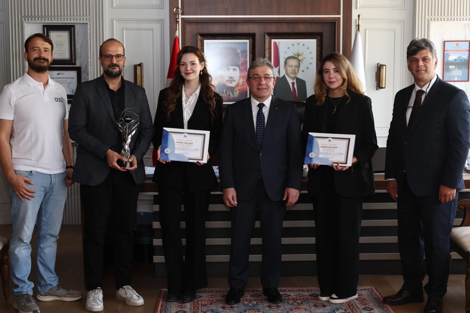 DEÜ Öğrencileri TRT Yarışmasında İkincilik Ödülü Kazandı