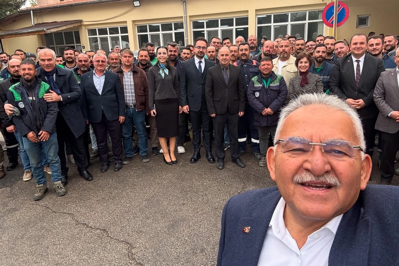 Memduh Büyükkılıç Personelle Buluştu: 