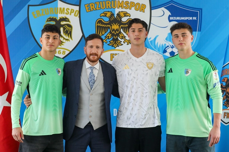 Erzurumspor genç yeteneklerle profesyonel sözleşme imzaladı