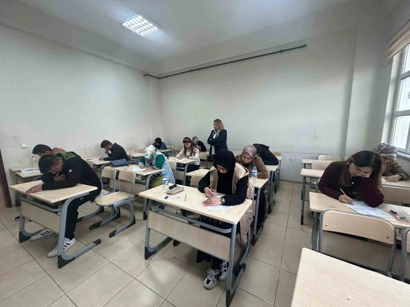 Vanlı Öğrenciler ve Yetişkinler Kitap Yarışmasında Buluştu