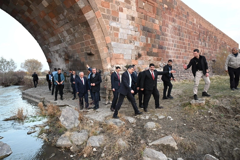 Vali Çiftçi Köprüköy