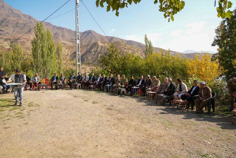 2. Ordu Komutanı Topaloğlu Gaziyi Köyünde Ziyaret Etti