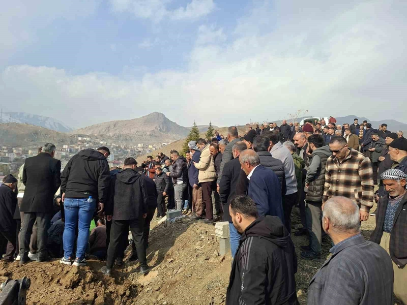 Van-Hakkari Karayolu Kazasında Hayatını Kaybeden Üç Genç Toprağa Verildi