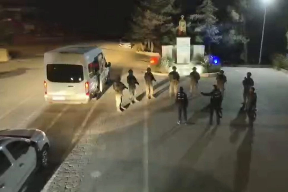 Jandarma 22 İlde DEAŞ Operasyonu: 92 Gözaltı