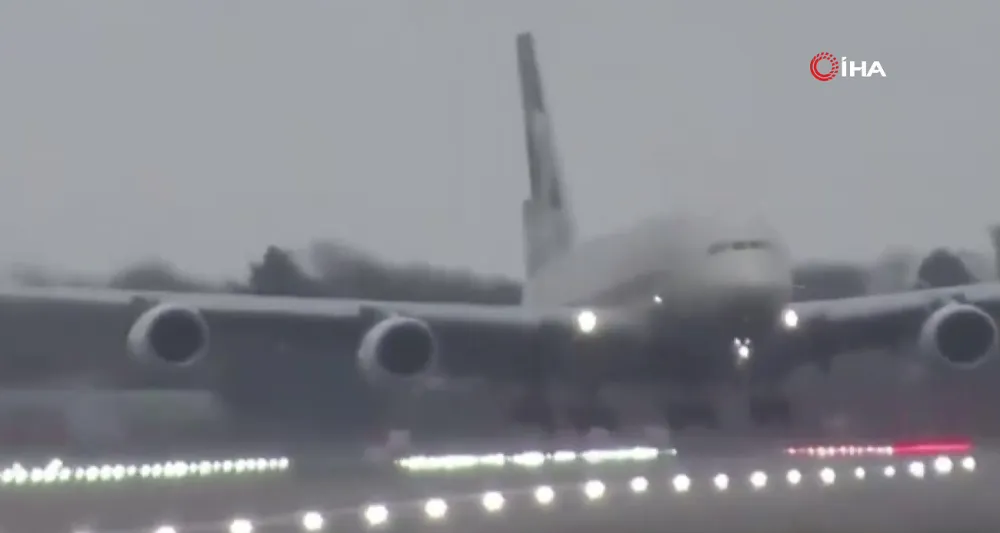 PSG’yi taşıyan uçak şiddetli rüzgar nedeniyle piste yan iniş yaptı