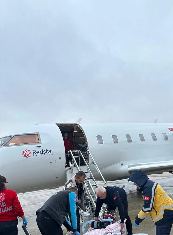 Ağrı’da Riskli Gebelik Uçak Ambulans ile Ankara’ya Sevk Edildi