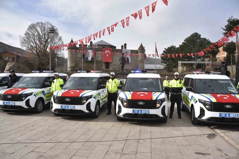 Bitlis’te Güvenlik Güçlerine 86 Yeni Araç Teslim Edildi