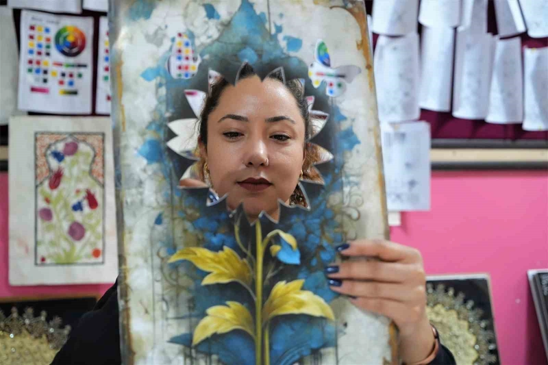 Muş’ta Kadınlar Kâğıt Rölyef Kursuyla Hem Öğreniyor Hem Kazanıyor