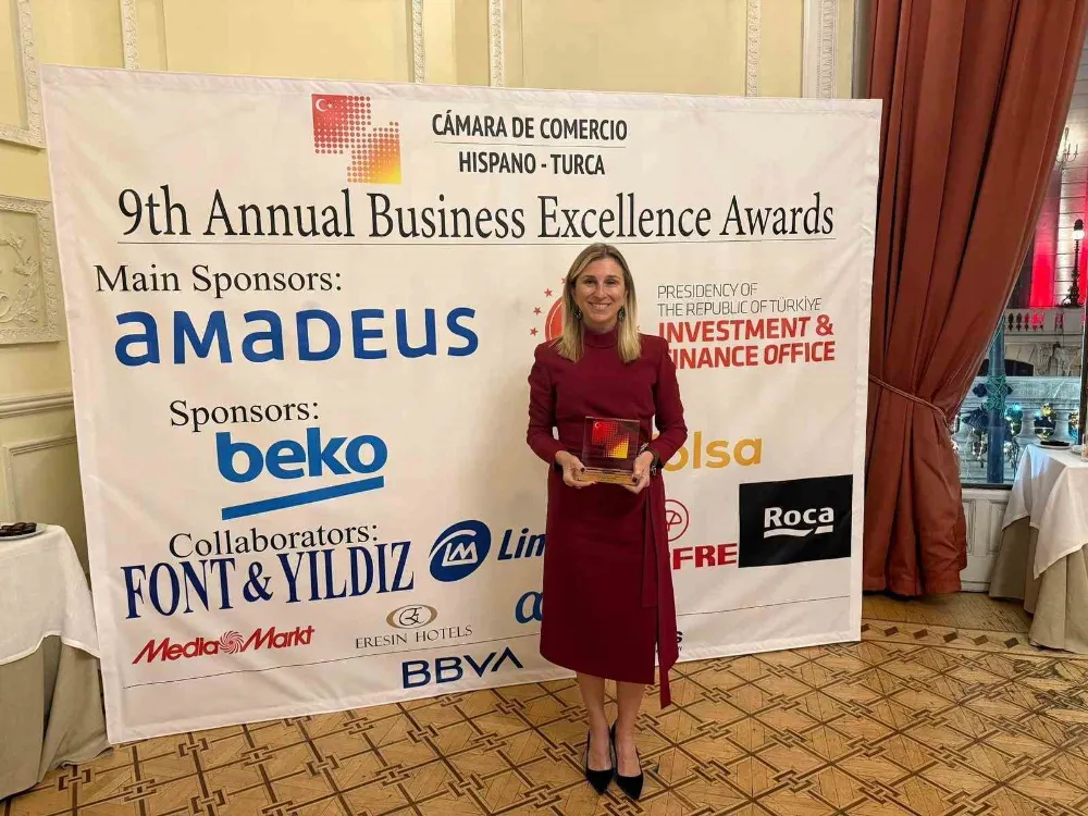 Ebru Özdemir’e İspanya’dan ‘Mesleki Liyakat Ödülü’