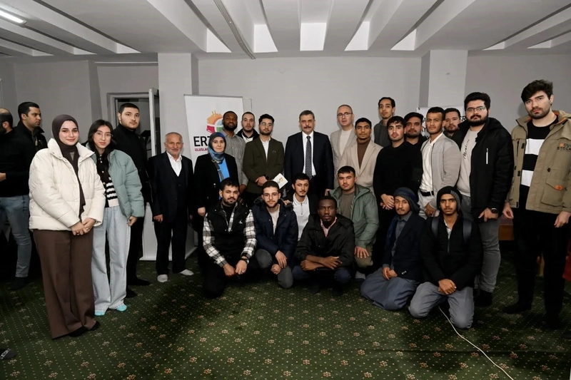 Vali Çiftçi, Uluslararası Öğrencilerle Bir Araya Geldi