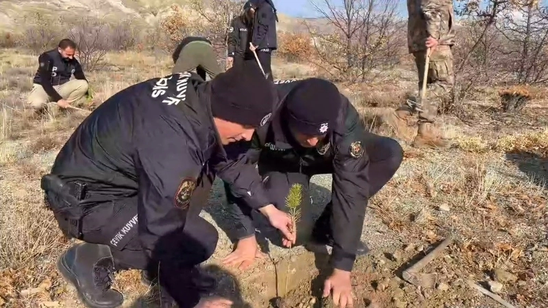 Erzincan Emniyeti 600 Fidan Dikerek Doğaya Nefes Oldu