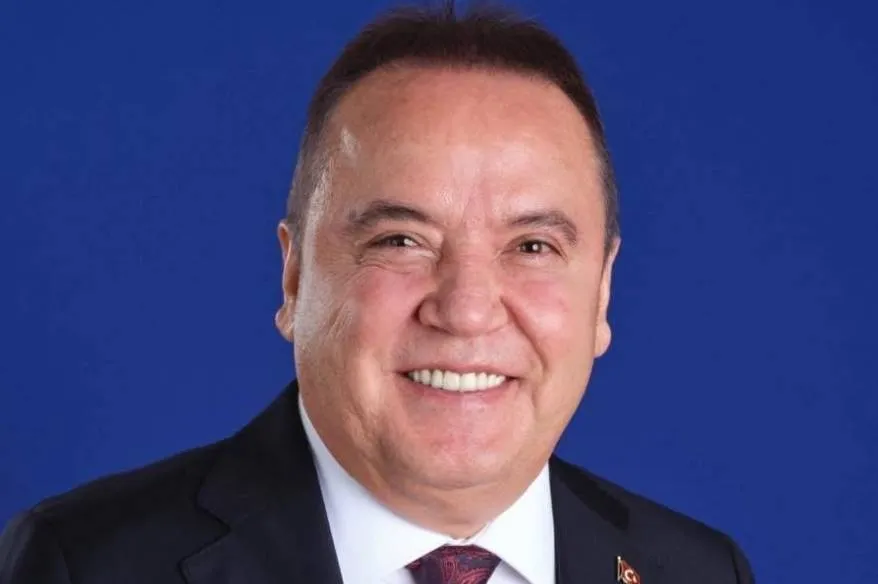 Muhittin Böcek hastaneye kaldırıldı