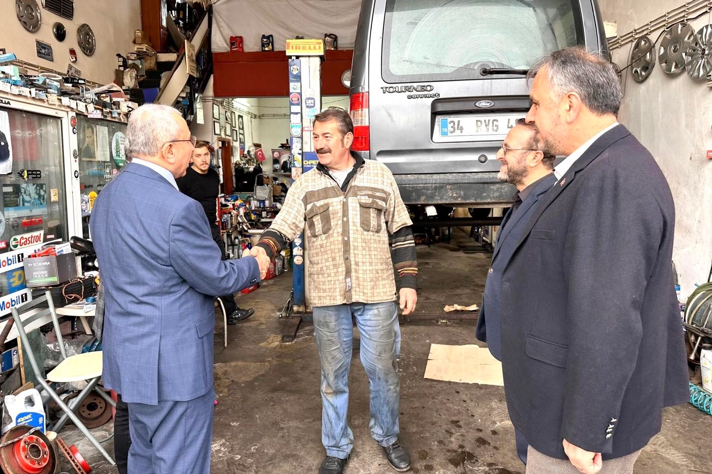 AK Parti Şile Teşkilatı Esnaf Ziyaretleri ve Maç Desteğiyle Saha Çalışmalarını Sürdürüyor