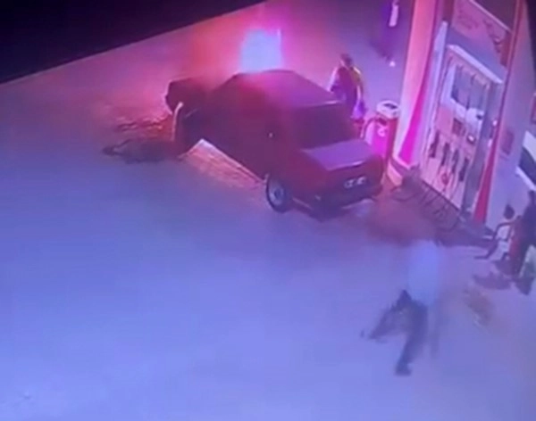 Akaryakıt İstasyonunda Araç Yangını Korkuttu