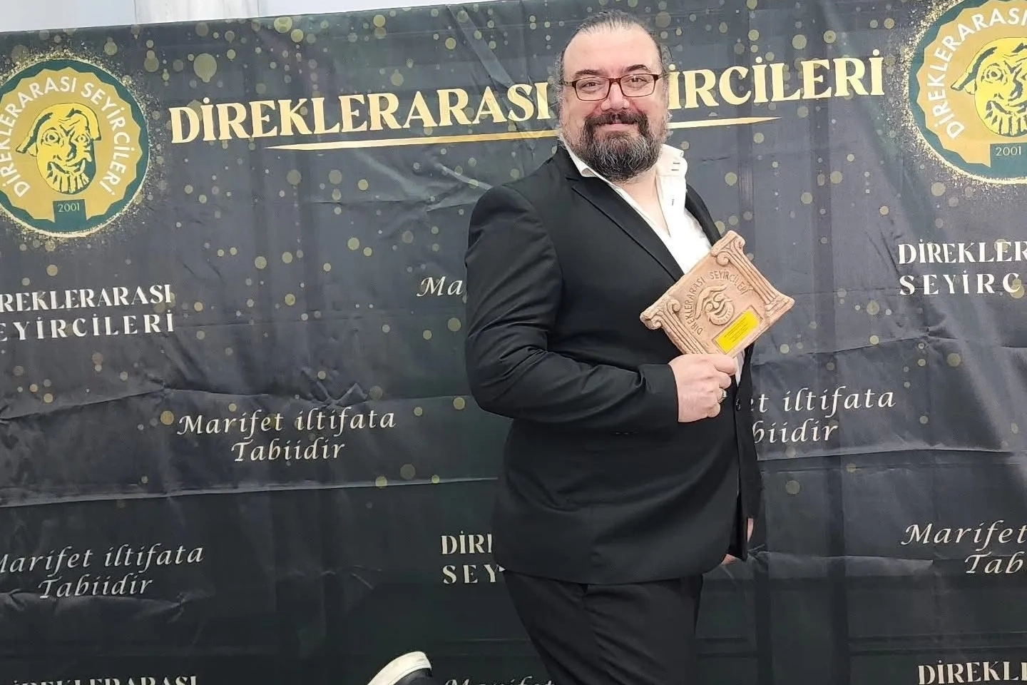 Bursalı Oyuncu Seçkin Kaymaz Geleneksel Ödülün Sahibi Oldu