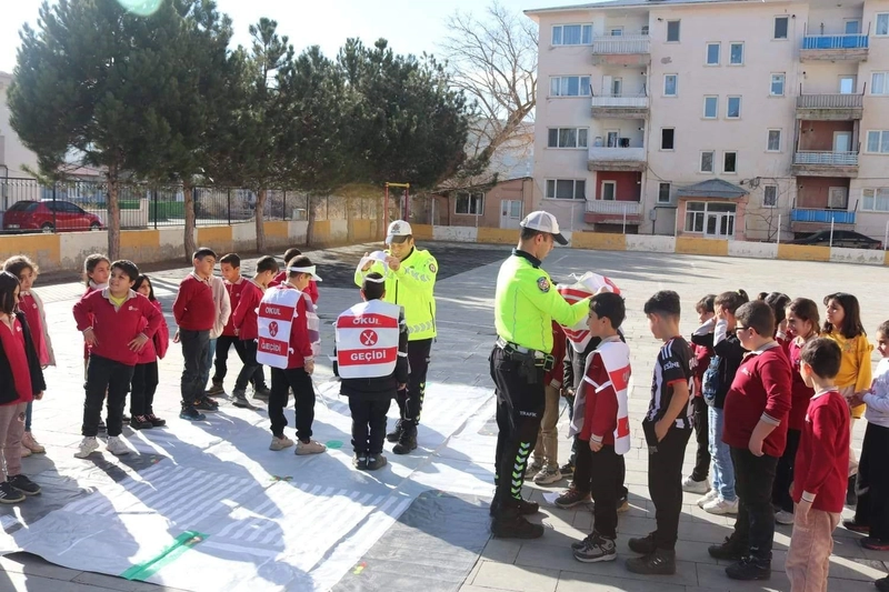 Çayırlı’da Öğrencilere Trafik Güvenliği Eğitimi Verildi