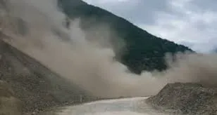  Artvin-Şavşat Karayolu’nda bir günde 3. heyelan: Yol ulaşıma kapandı