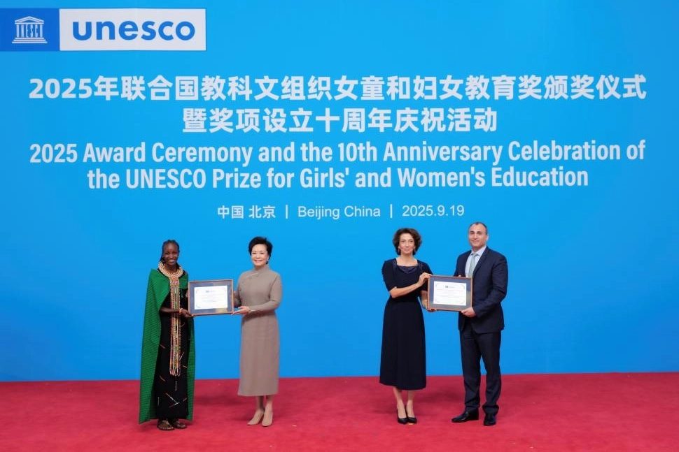 CGTN: Peng Liyuan